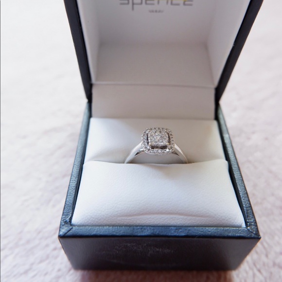 SPENCE 0.22 DIAMOND PROMISE/ENGAGEMENT RING - Picture 5 of 9